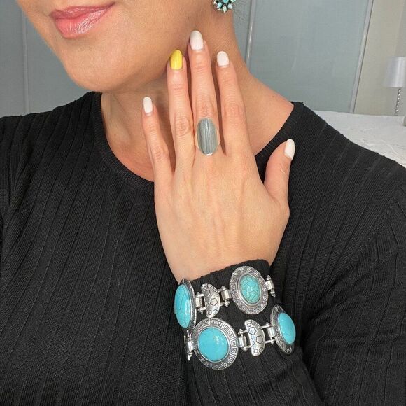 NWT matt silver double circle, clip on, statement size, geometric, on trend - Picture 13 of 15
